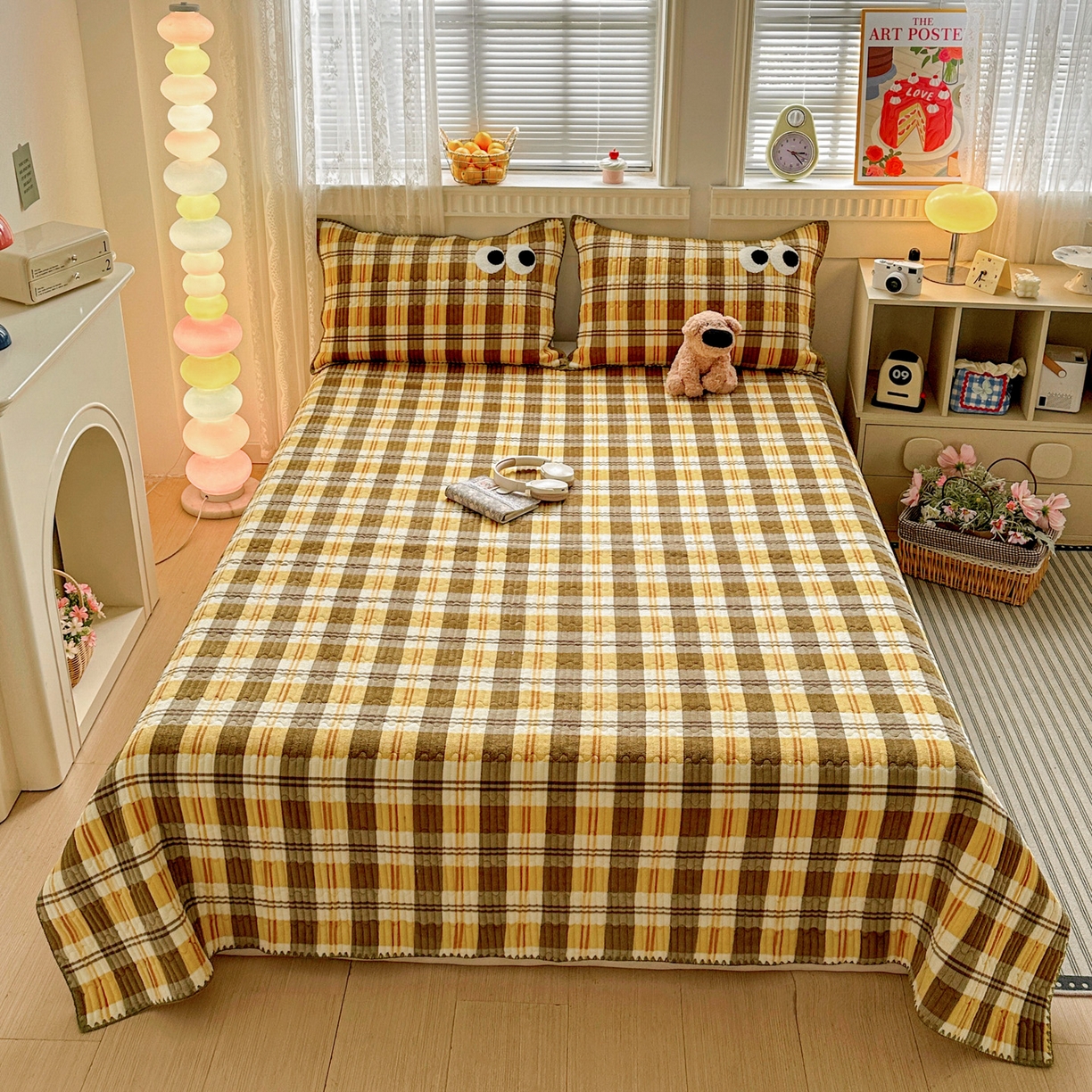 91家纺网 家纺一手货源 找家纺 格真 2025新款无印风贝壳绣三角针牛奶绒床盖三件套大眼萌枕套双面可用 拉菲-黄