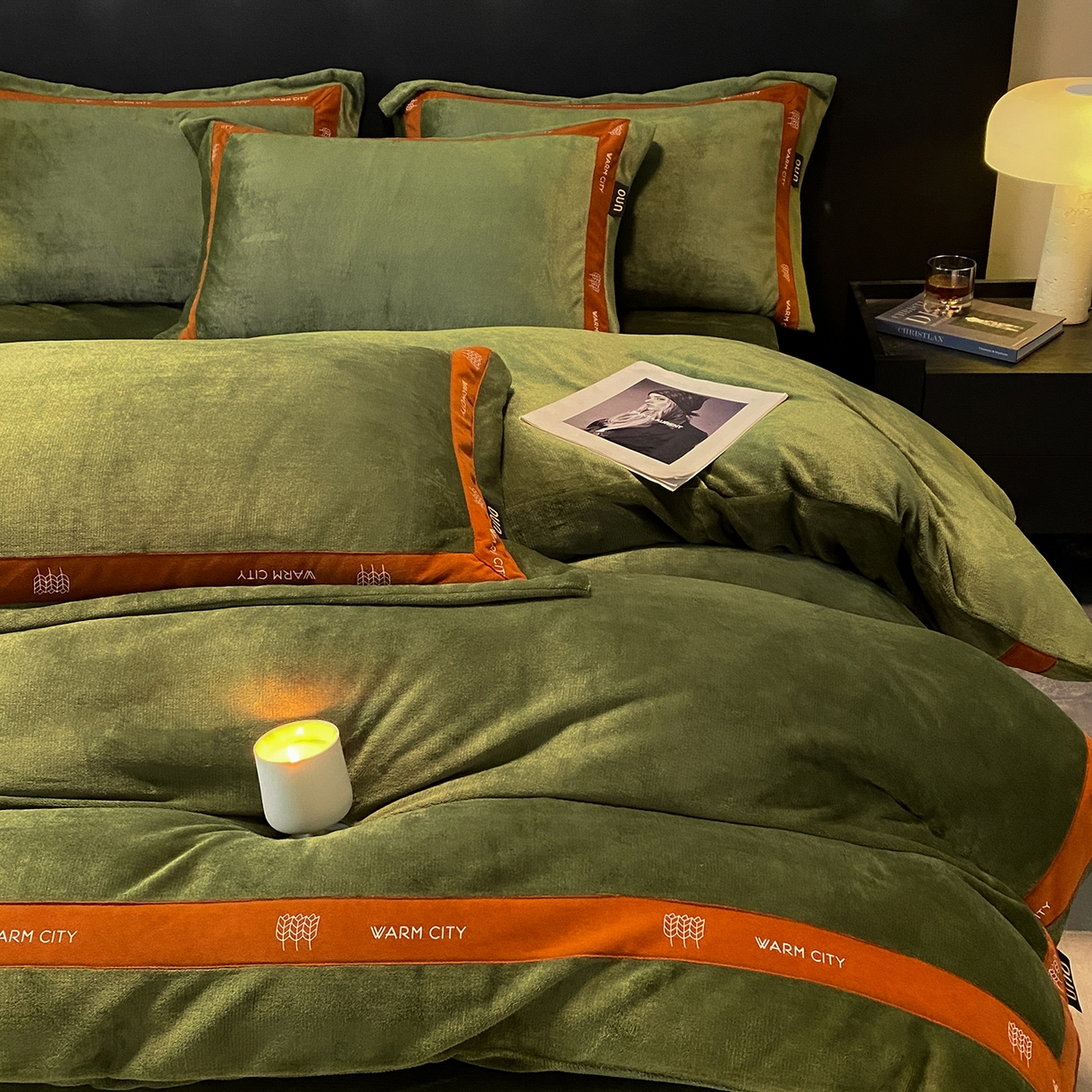 91家纺网 家纺一手货源 找家纺 吾诺家居 吾诺 2025 织带款牛奶绒四件套 纯色牛奶绒套件 - 格调系列 格调-橄榄绿