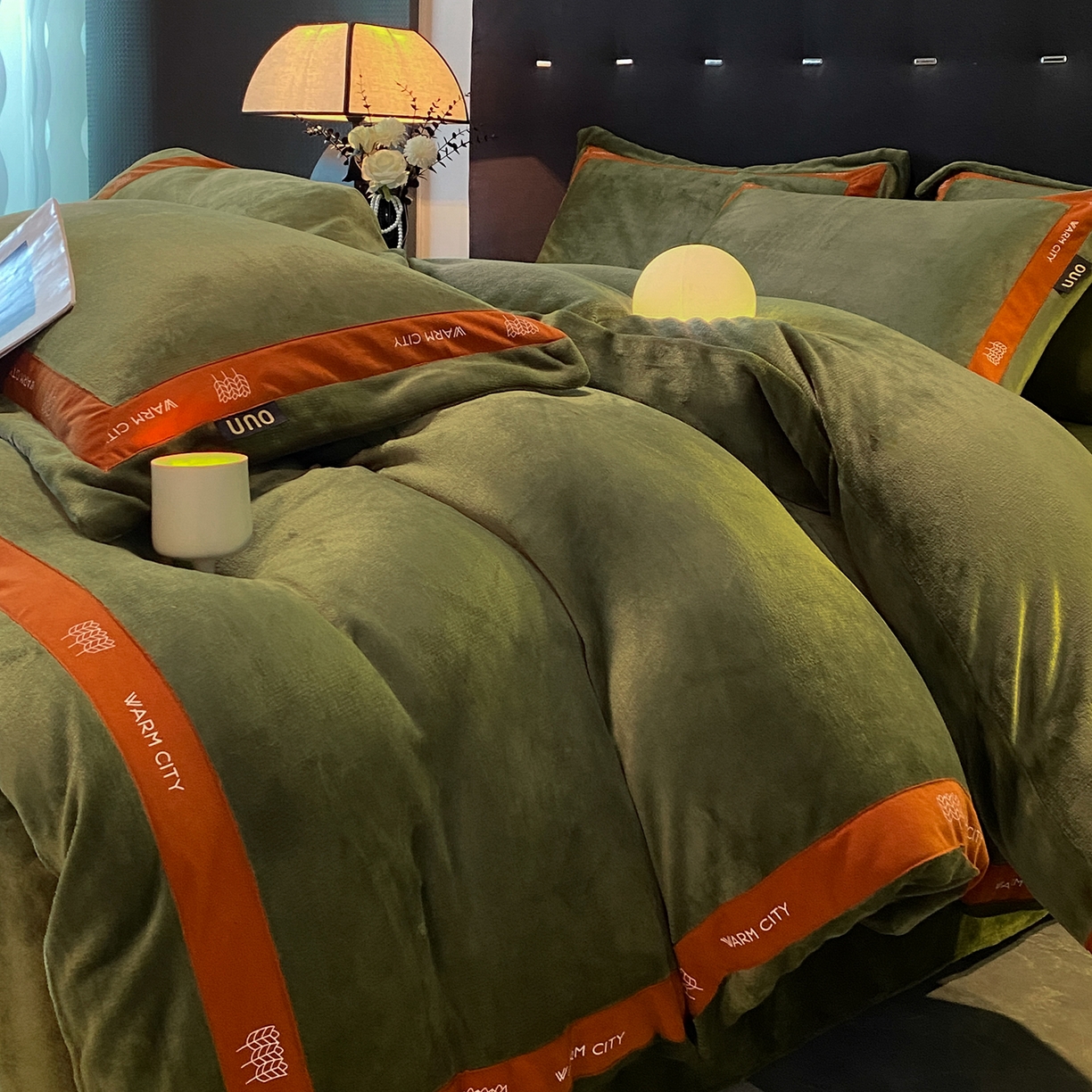 91家纺网 家纺一手货源 找家纺 吾诺家居 吾诺 2025 织带款牛奶绒四件套 纯色牛奶绒套件 - 格调系列 格调-橄榄绿