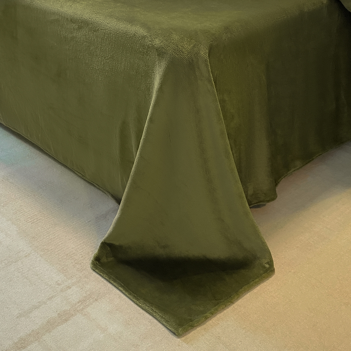 91家纺网 家纺一手货源 找家纺 吾诺家居 吾诺 2025 织带款牛奶绒四件套 纯色牛奶绒套件 - 格调系列 格调-橄榄绿