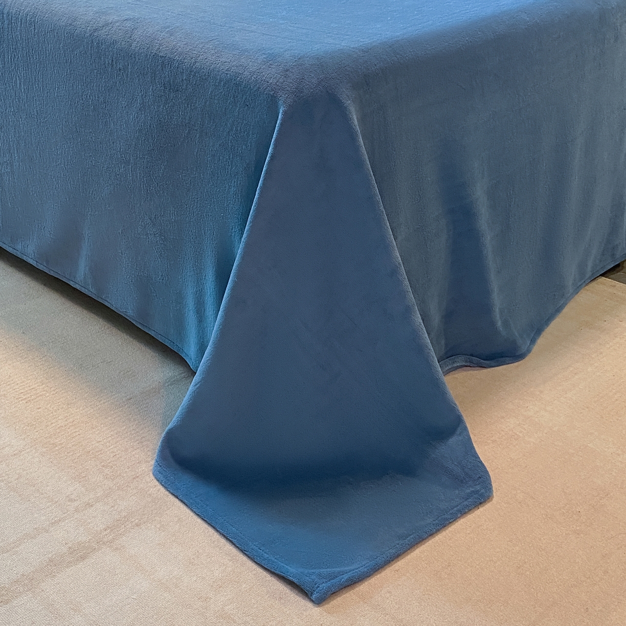 91家纺网 家纺一手货源 找家纺 吾诺家居 吾诺 2025 织带款牛奶绒四件套 纯色牛奶绒套件 - 格调系列 格调-景泰蓝