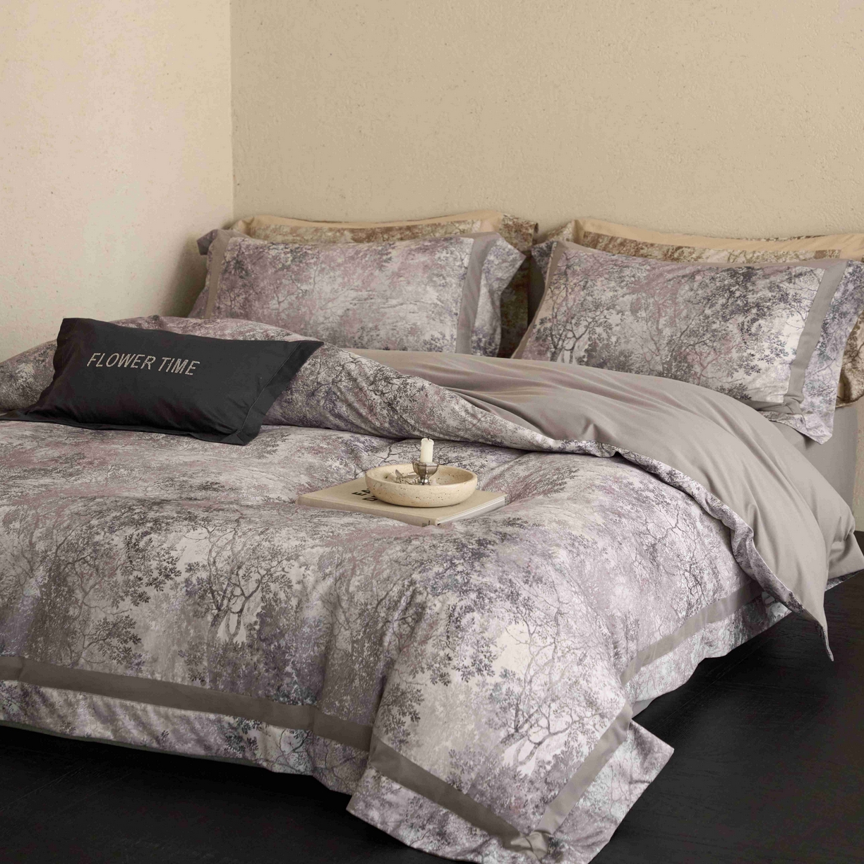 91家纺网 家纺一手货源 找家纺 花时间 2025新款全棉纯棉超柔磨毛四件套-挪威森林 挪威森林-紫灰