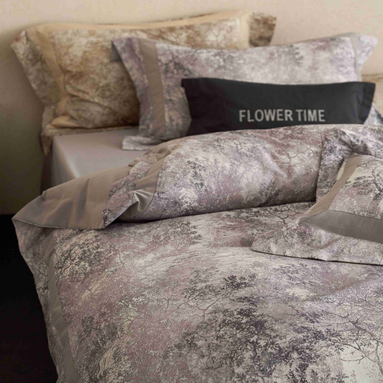 91家纺网 家纺一手货源 找家纺 花时间 2025新款全棉纯棉超柔磨毛四件套-挪威森林 挪威森林-紫灰