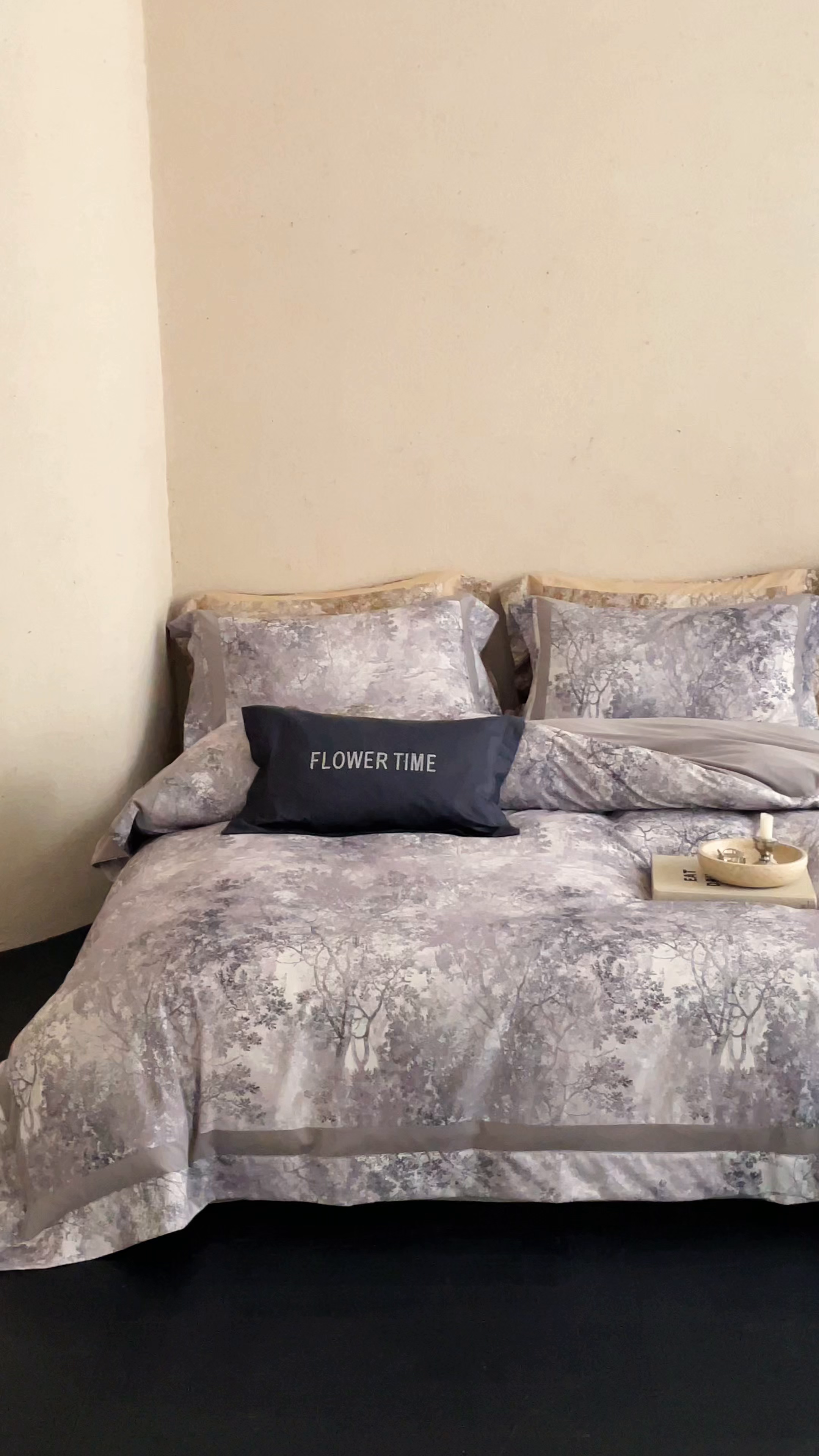 91家纺网 家纺一手货源 找家纺 花时间 2025新款全棉纯棉超柔磨毛四件套-挪威森林 挪威森林-紫灰