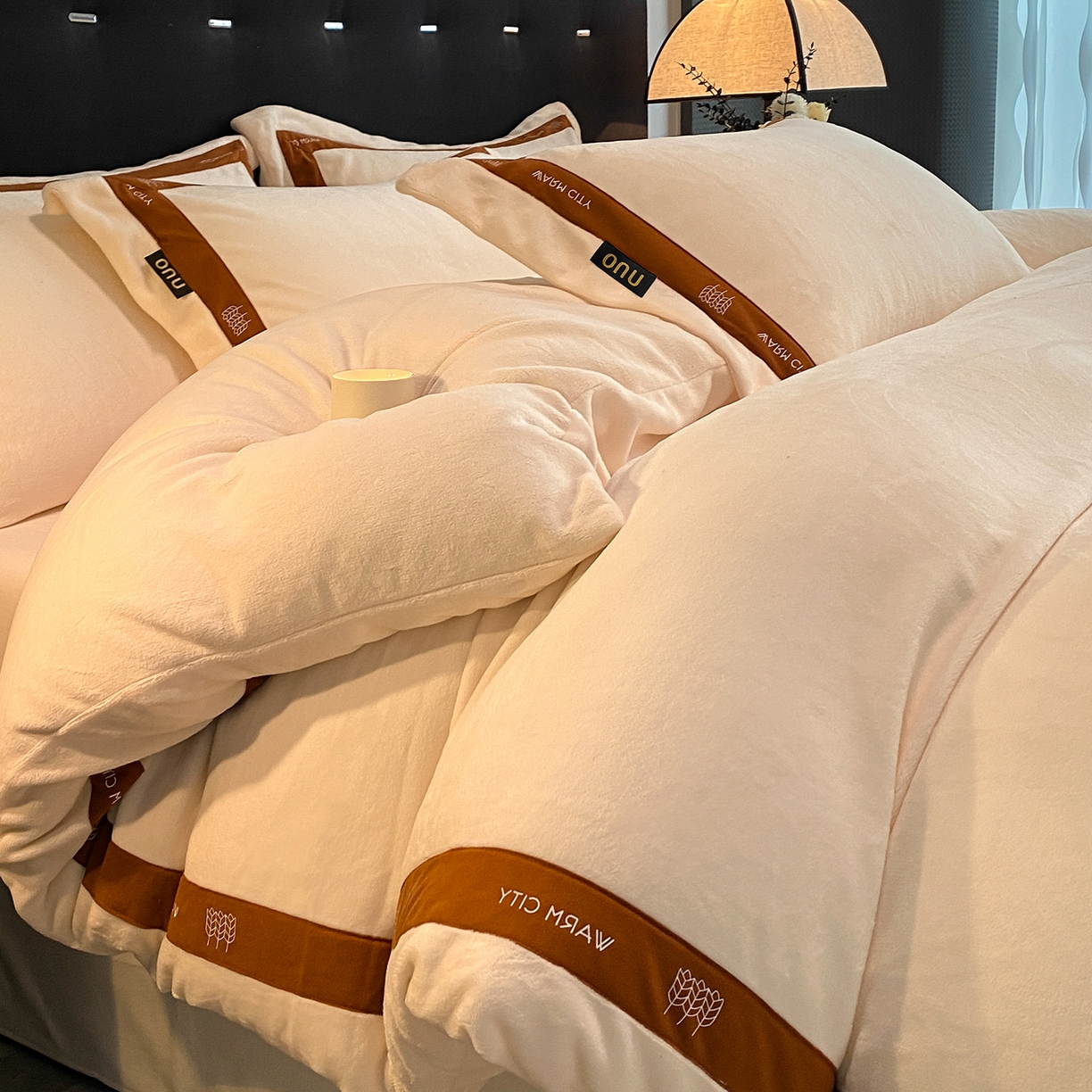 91家纺网 家纺一手货源 找家纺 吾诺家居 吾诺 2025 织带款牛奶绒四件套 纯色牛奶绒套件 - 格调系列 格调-象牙白