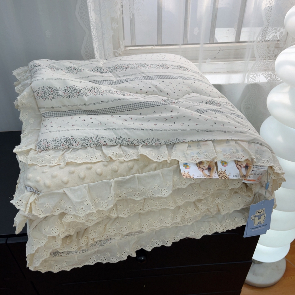 91家纺网 家纺一手货源 找家纺 暖居 2025新款纯棉花边款春秋豆豆被四季通用 布兰格