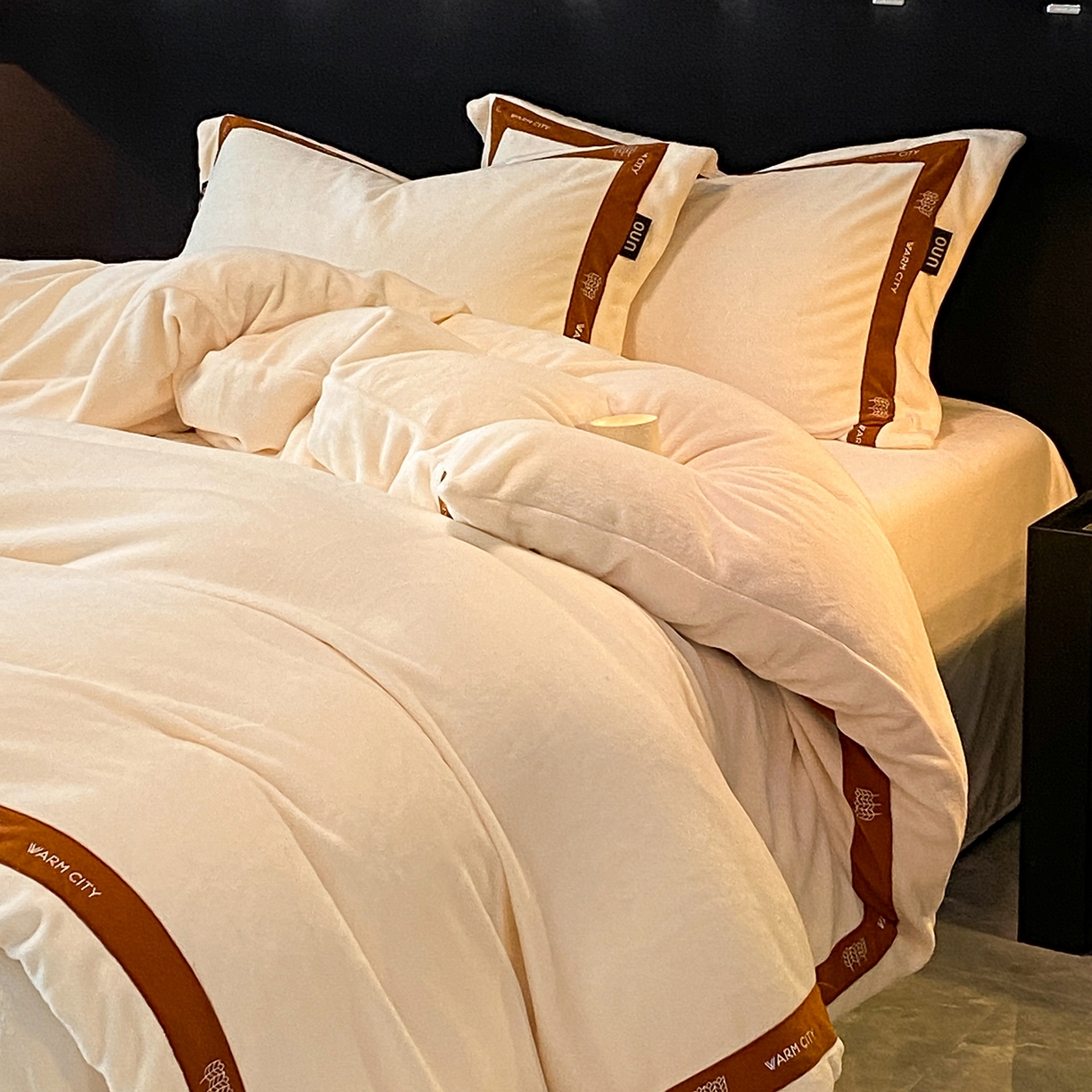 91家纺网 家纺一手货源 找家纺 吾诺家居 吾诺 2025 织带款牛奶绒四件套 纯色牛奶绒套件 - 格调系列 格调-象牙白