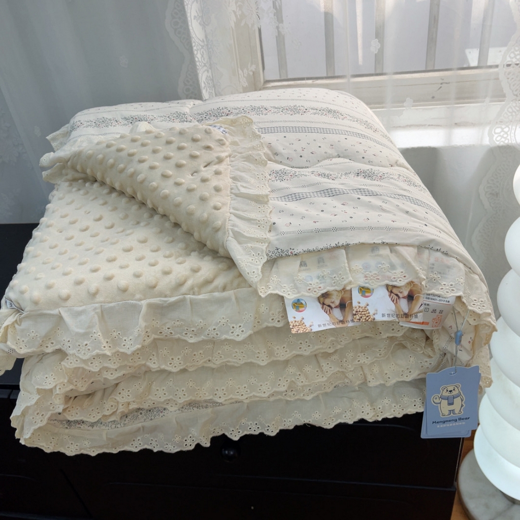 91家纺网 家纺一手货源 找家纺 暖居 2025新款纯棉花边款春秋豆豆被四季通用 布兰格