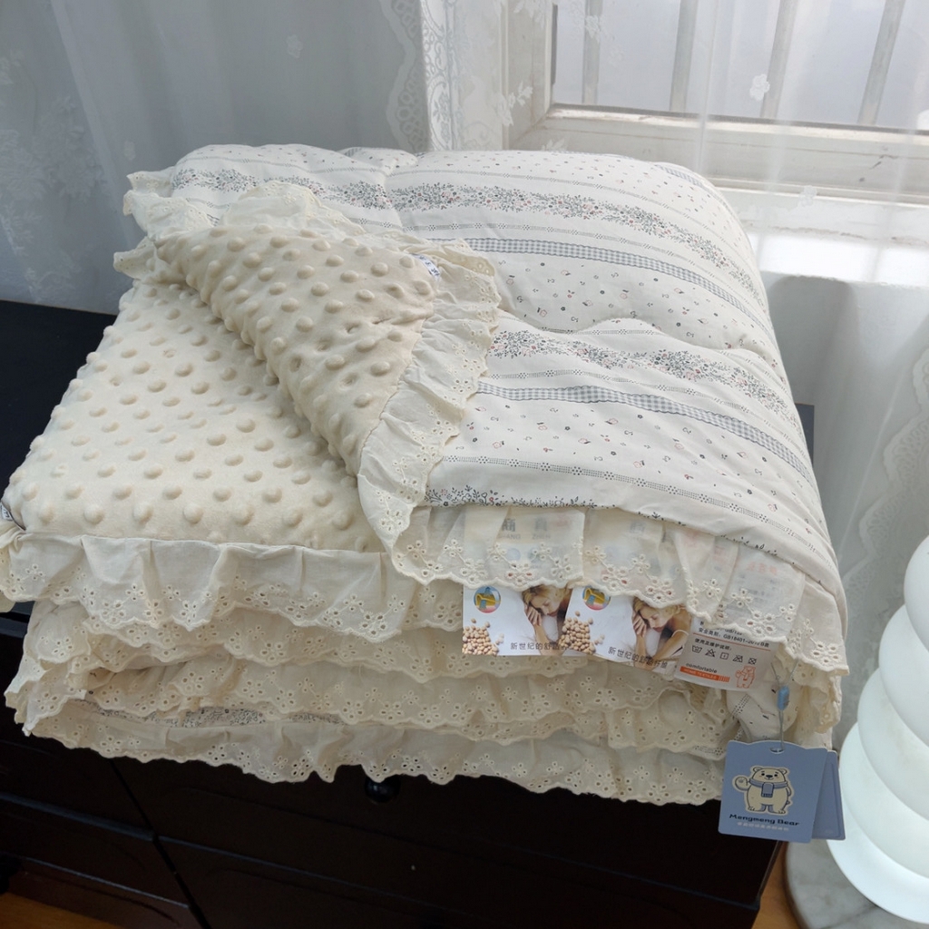 91家纺网 家纺一手货源 找家纺 暖居 2025新款纯棉花边款春秋豆豆被四季通用 布兰格