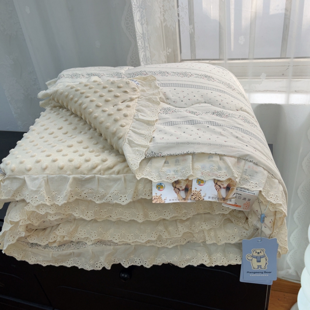 91家纺网 家纺一手货源 找家纺 暖居 2025新款纯棉花边款春秋豆豆被四季通用 布兰格