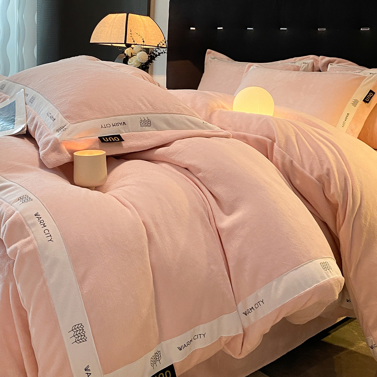 91家纺网 家纺一手货源 找家纺 吾诺家居 吾诺 2025 织带款牛奶绒四件套 纯色牛奶绒套件 - 格调系列 格调-悠粉