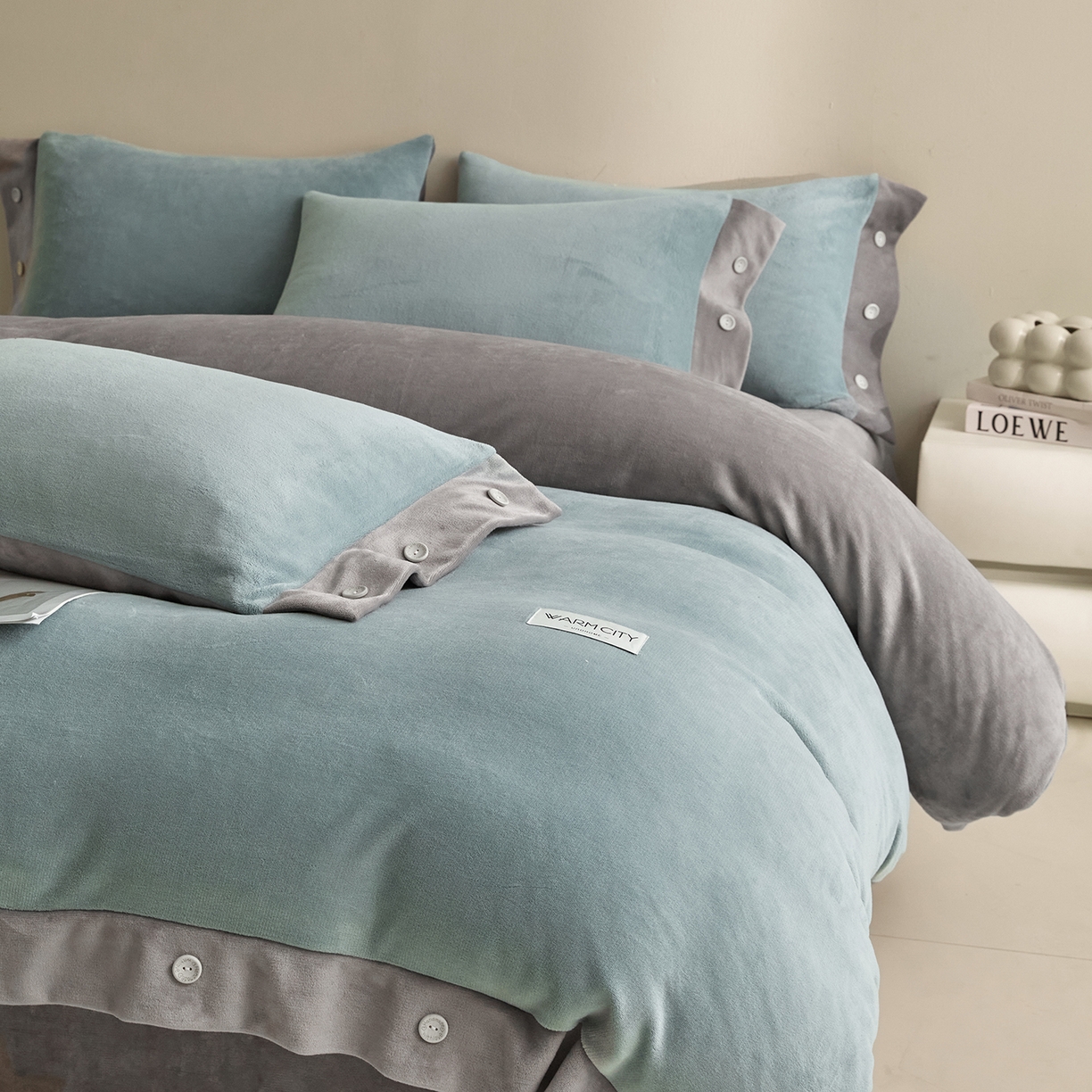 91家纺网 家纺一手货源 找家纺 （总）吾诺家居 吾诺 2025 双拼色牛奶绒四件套纽扣四件套钮扣牛奶绒四件套 - 纽扣系列