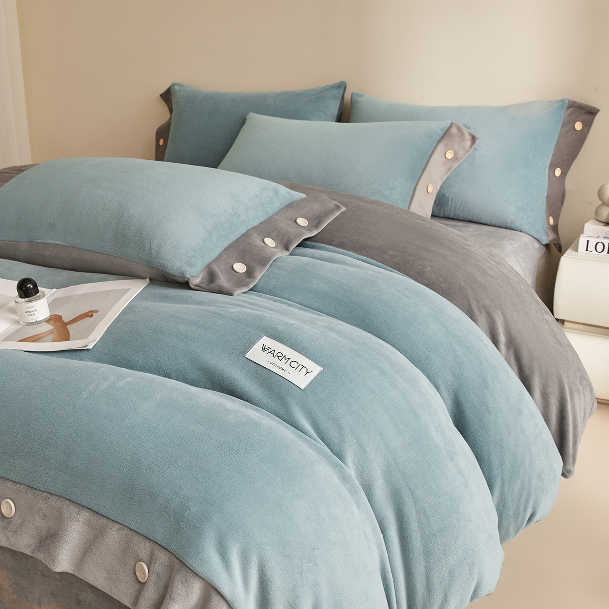 91家纺网 家纺一手货源 找家纺 （总）吾诺家居 吾诺 2025 双拼色牛奶绒四件套纽扣四件套钮扣牛奶绒四件套 - 纽扣系列