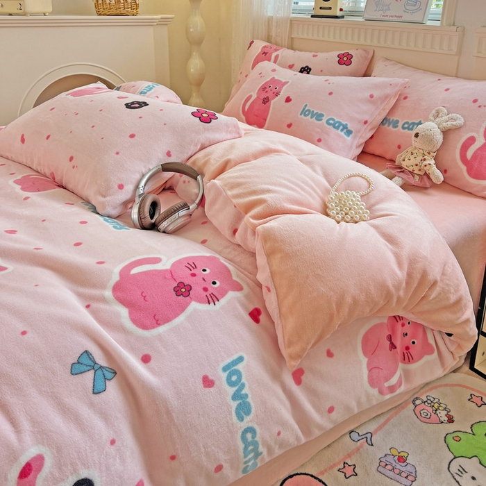 91家纺网 家纺一手货源 找家纺 维娜斯家纺 2025新款牛奶绒印花四件套加厚保暖 欢乐猫咪