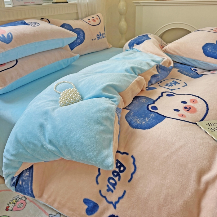 91家纺网 家纺一手货源 找家纺 维娜斯家纺 2025新款牛奶绒印花四件套加厚保暖 魅力小熊