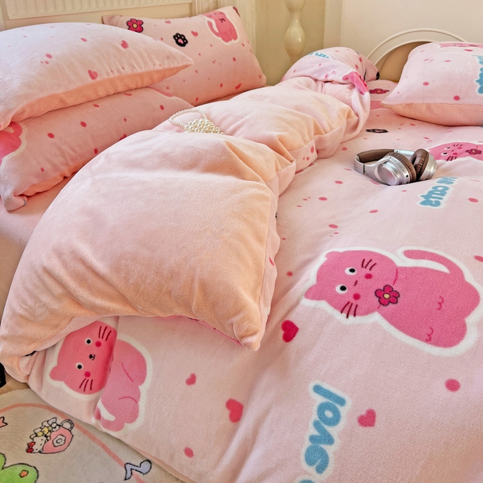 91家纺网 家纺一手货源 找家纺 维娜斯家纺 2025新款牛奶绒印花四件套加厚保暖 欢乐猫咪