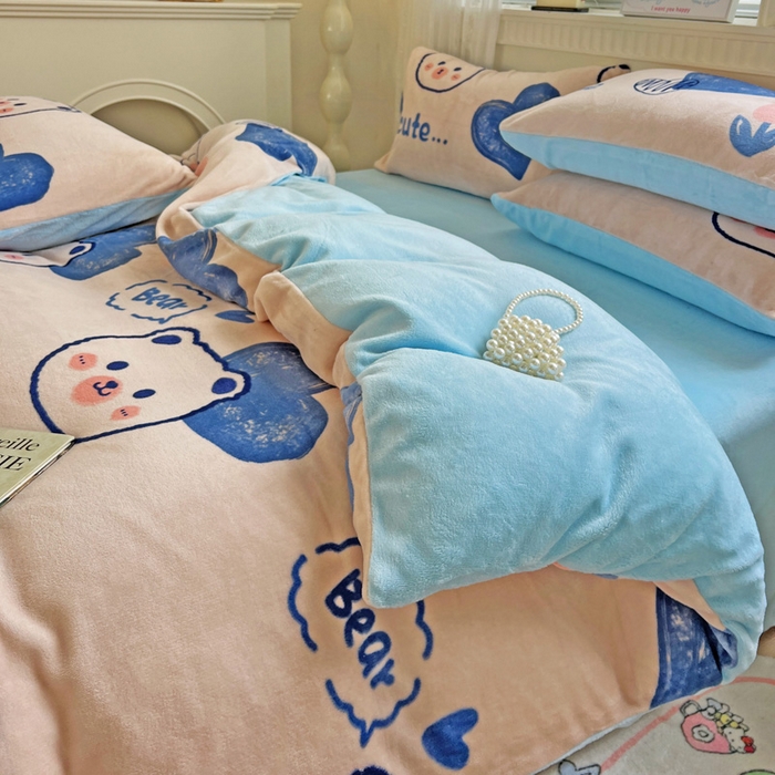 91家纺网 家纺一手货源 找家纺 维娜斯家纺 2025新款牛奶绒印花四件套加厚保暖 魅力小熊