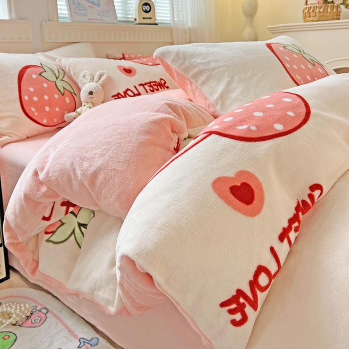 91家纺网 家纺一手货源 找家纺 维娜斯家纺 2025新款牛奶绒印花四件套加厚保暖 草莓酱