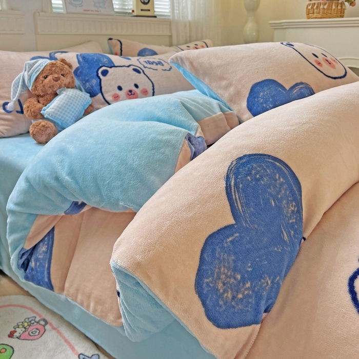 91家纺网 家纺一手货源 找家纺 维娜斯家纺 2025新款牛奶绒印花四件套加厚保暖 魅力小熊