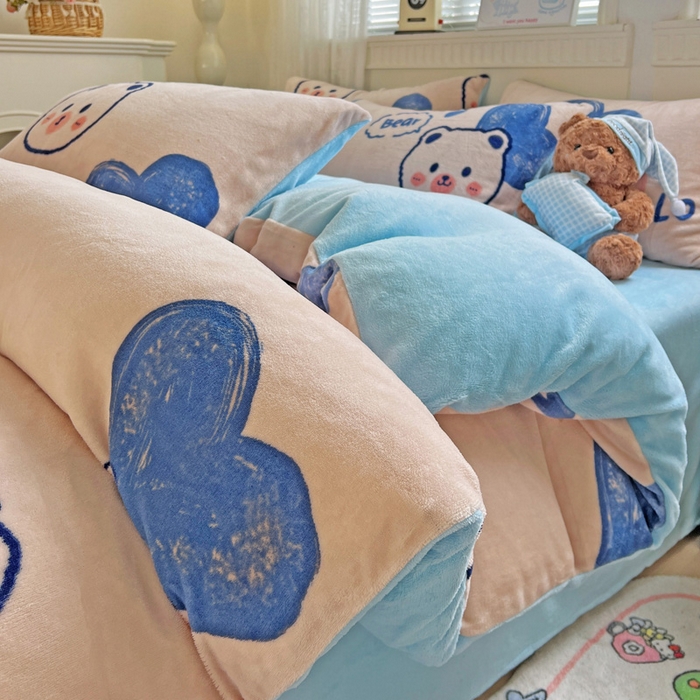 91家纺网 家纺一手货源 找家纺 维娜斯家纺 2025新款牛奶绒印花四件套加厚保暖 魅力小熊