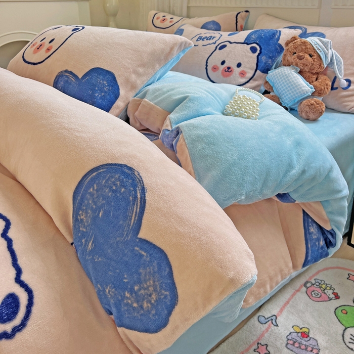 91家纺网 家纺一手货源 找家纺 维娜斯家纺 2025新款牛奶绒印花四件套加厚保暖 魅力小熊