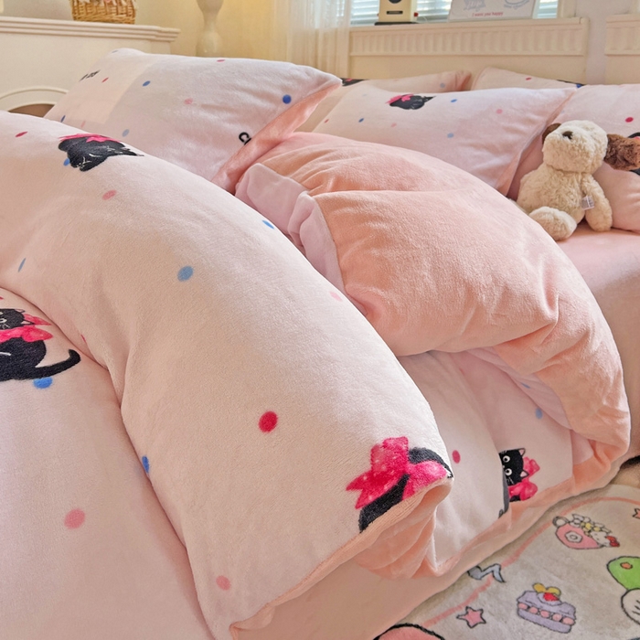 91家纺网 家纺一手货源 找家纺 维娜斯家纺 2025新款牛奶绒印花四件套加厚保暖 可爱猫咪