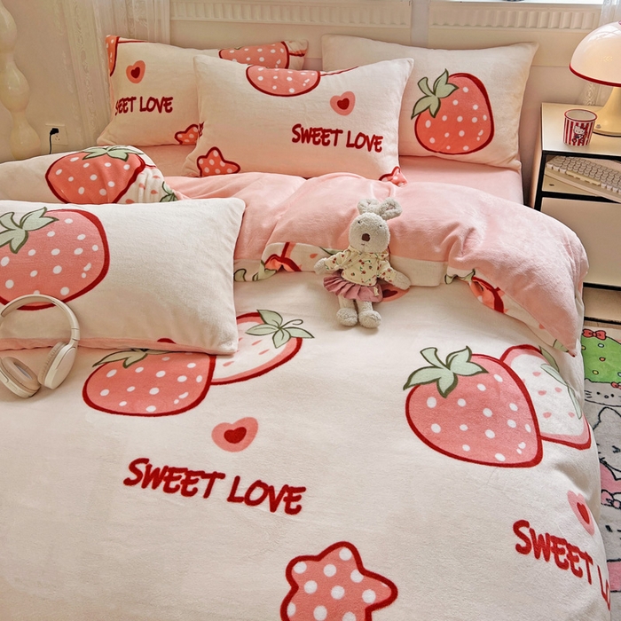 91家纺网 家纺一手货源 找家纺 维娜斯家纺 2025新款牛奶绒印花四件套加厚保暖 草莓酱