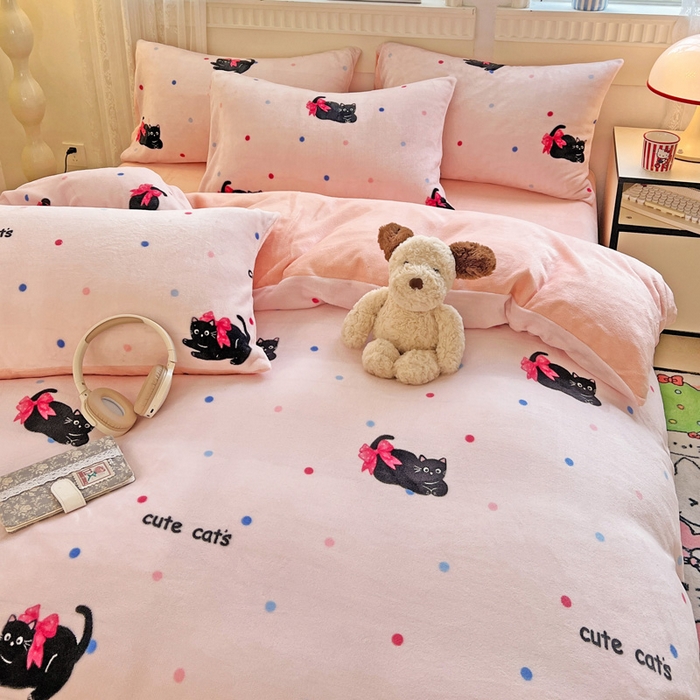 91家纺网 家纺一手货源 找家纺 维娜斯家纺 2025新款牛奶绒印花四件套加厚保暖 可爱猫咪