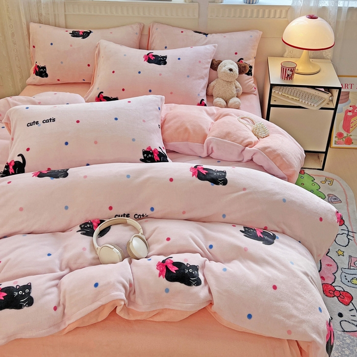 91家纺网 家纺一手货源 找家纺 维娜斯家纺 2025新款牛奶绒印花四件套加厚保暖 可爱猫咪