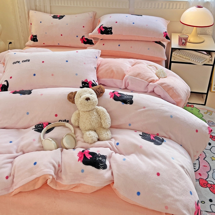 91家纺网 家纺一手货源 找家纺 维娜斯家纺 2025新款牛奶绒印花四件套加厚保暖 可爱猫咪