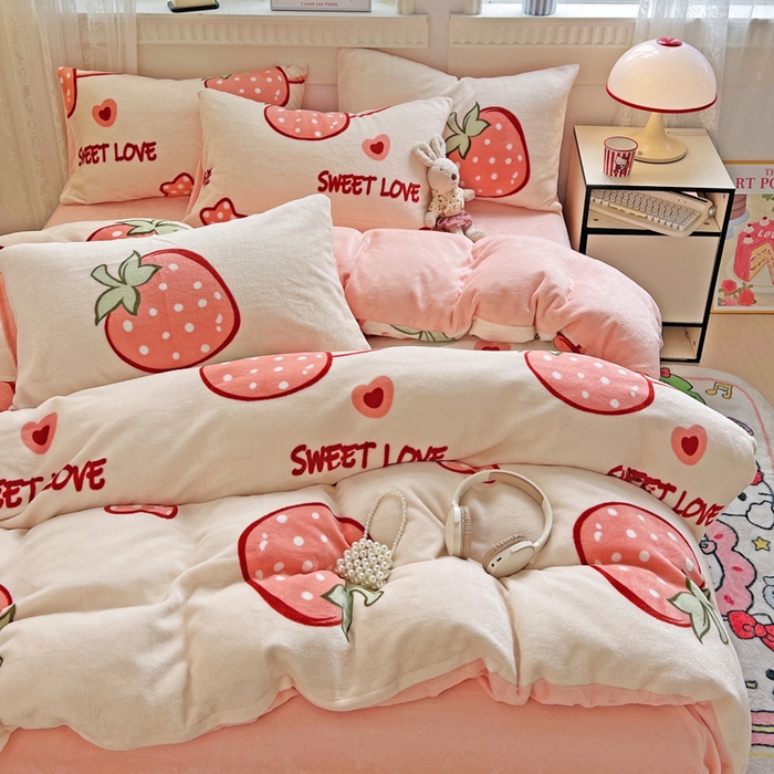 91家纺网 家纺一手货源 找家纺 维娜斯家纺 2025新款牛奶绒印花四件套加厚保暖 草莓酱