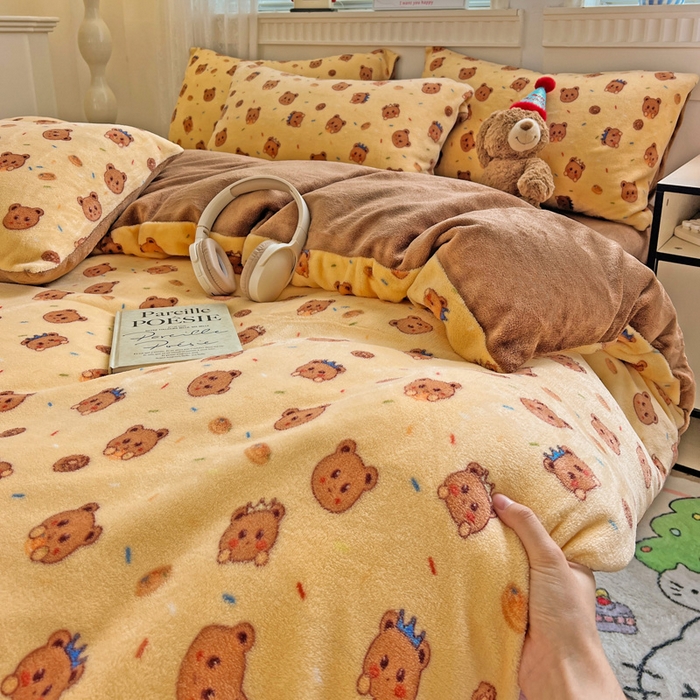 91家纺网 家纺一手货源 找家纺 维娜斯家纺 2025新款牛奶绒印花四件套加厚保暖 小熊梦梦