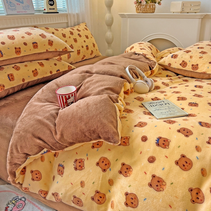 91家纺网 家纺一手货源 找家纺 维娜斯家纺 2025新款牛奶绒印花四件套加厚保暖 小熊梦梦