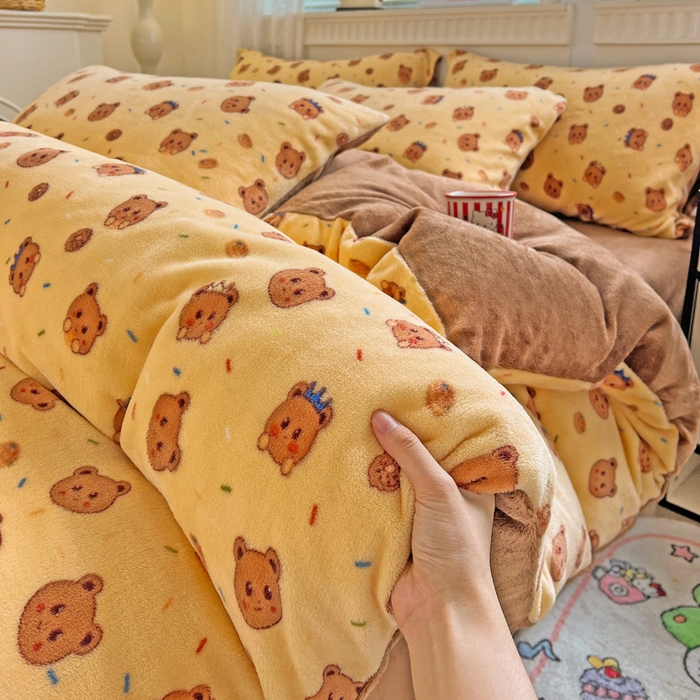 91家纺网 家纺一手货源 找家纺 维娜斯家纺 2025新款牛奶绒印花四件套加厚保暖 小熊梦梦