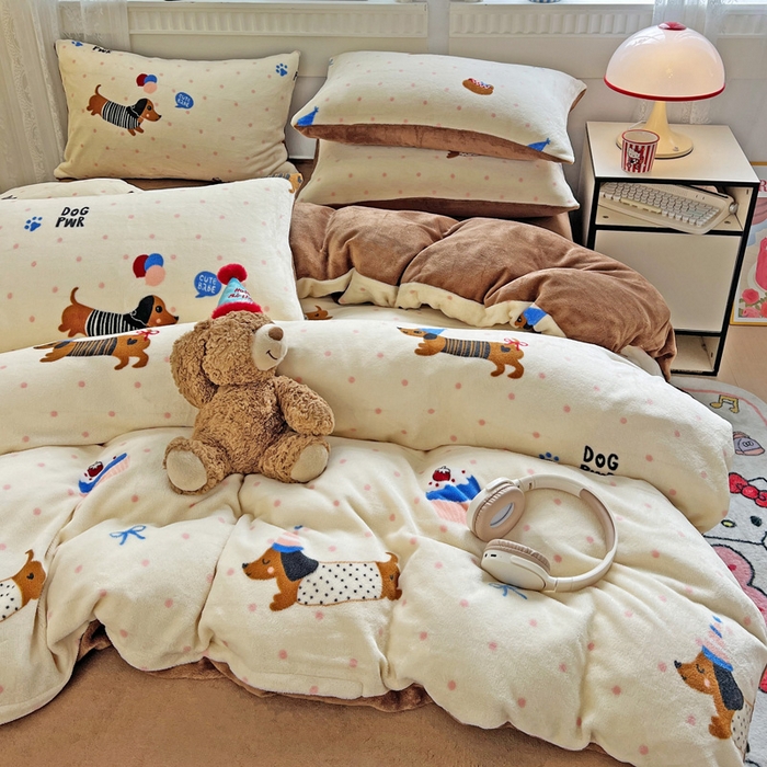 91家纺网 家纺一手货源 找家纺 维娜斯家纺 2025新款牛奶绒印花四件套加厚保暖 欢度节日