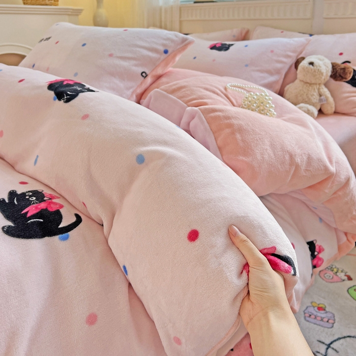 91家纺网 家纺一手货源 找家纺 维娜斯家纺 2025新款牛奶绒印花四件套加厚保暖 可爱猫咪