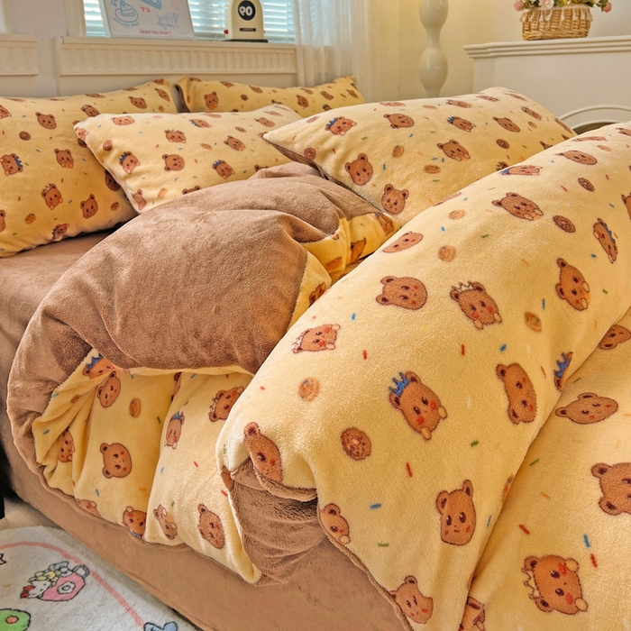 91家纺网 家纺一手货源 找家纺 维娜斯家纺 2025新款牛奶绒印花四件套加厚保暖 小熊梦梦