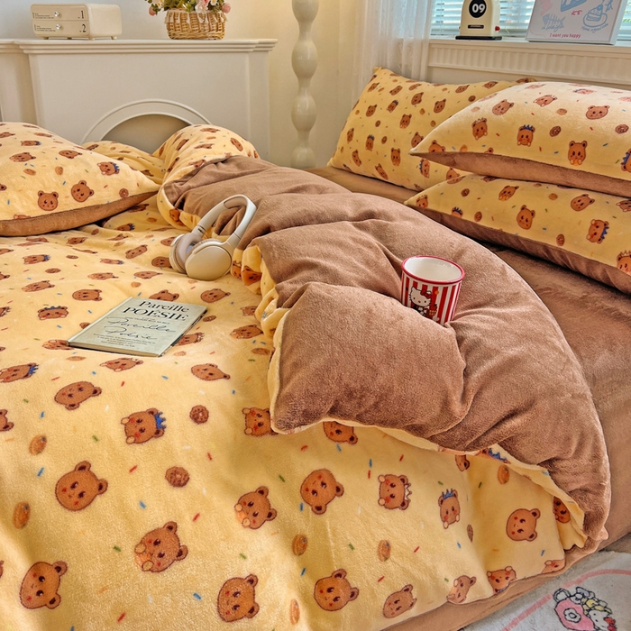 91家纺网 家纺一手货源 找家纺 维娜斯家纺 2025新款牛奶绒印花四件套加厚保暖 小熊梦梦