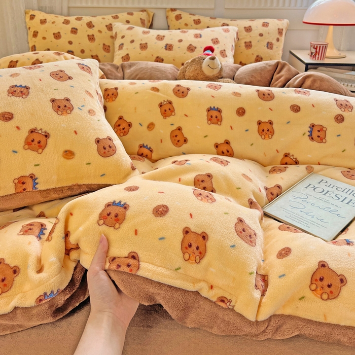 91家纺网 家纺一手货源 找家纺 维娜斯家纺 2025新款牛奶绒印花四件套加厚保暖 小熊梦梦