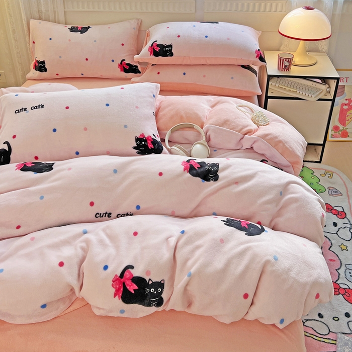 91家纺网 家纺一手货源 找家纺 维娜斯家纺 2025新款牛奶绒印花四件套加厚保暖 可爱猫咪