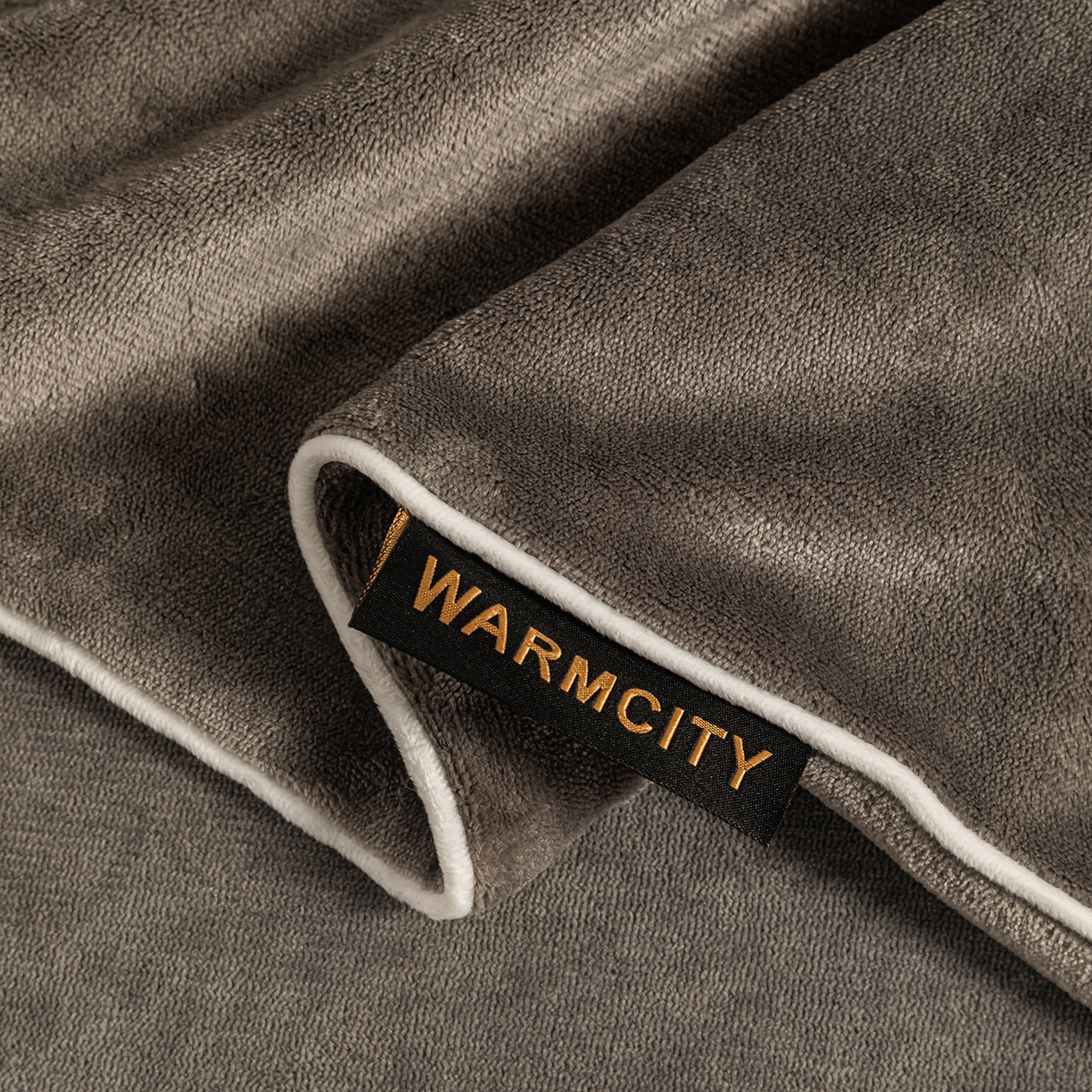 91家纺网 家纺一手货源 找家纺 吾诺家居 吾诺 2025 撞色边滚绳款牛奶绒四件套麻绳牛奶绒四件套 - 浅爱系列 深灰