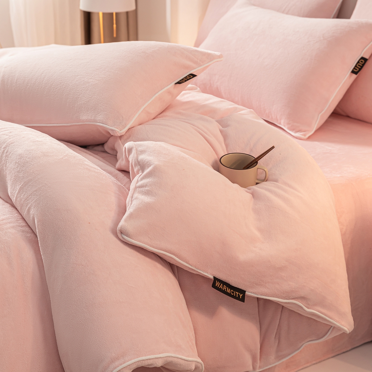 91家纺网 家纺一手货源 找家纺 （总）吾诺家居 吾诺 2025 撞色边滚绳款牛奶绒四件套麻绳牛奶绒四件套 - 浅爱系列