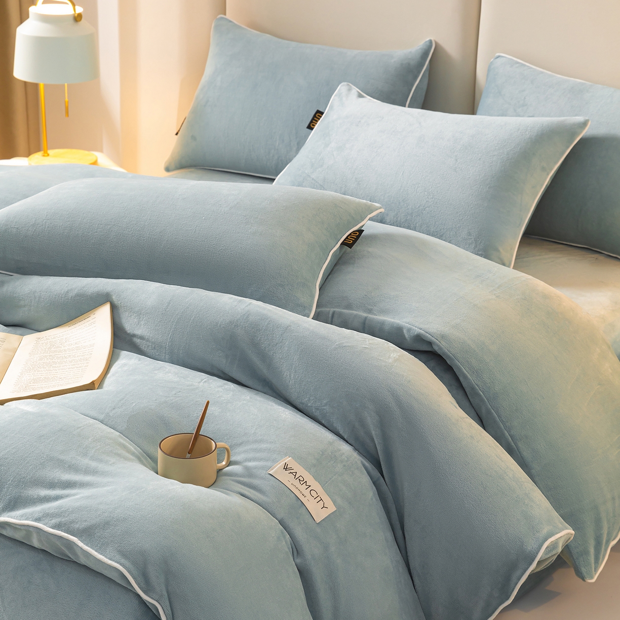 91家纺网 家纺一手货源 找家纺 吾诺家居 吾诺 2025 撞色边滚绳款牛奶绒四件套麻绳牛奶绒四件套 - 浅爱系列 浅灰兰