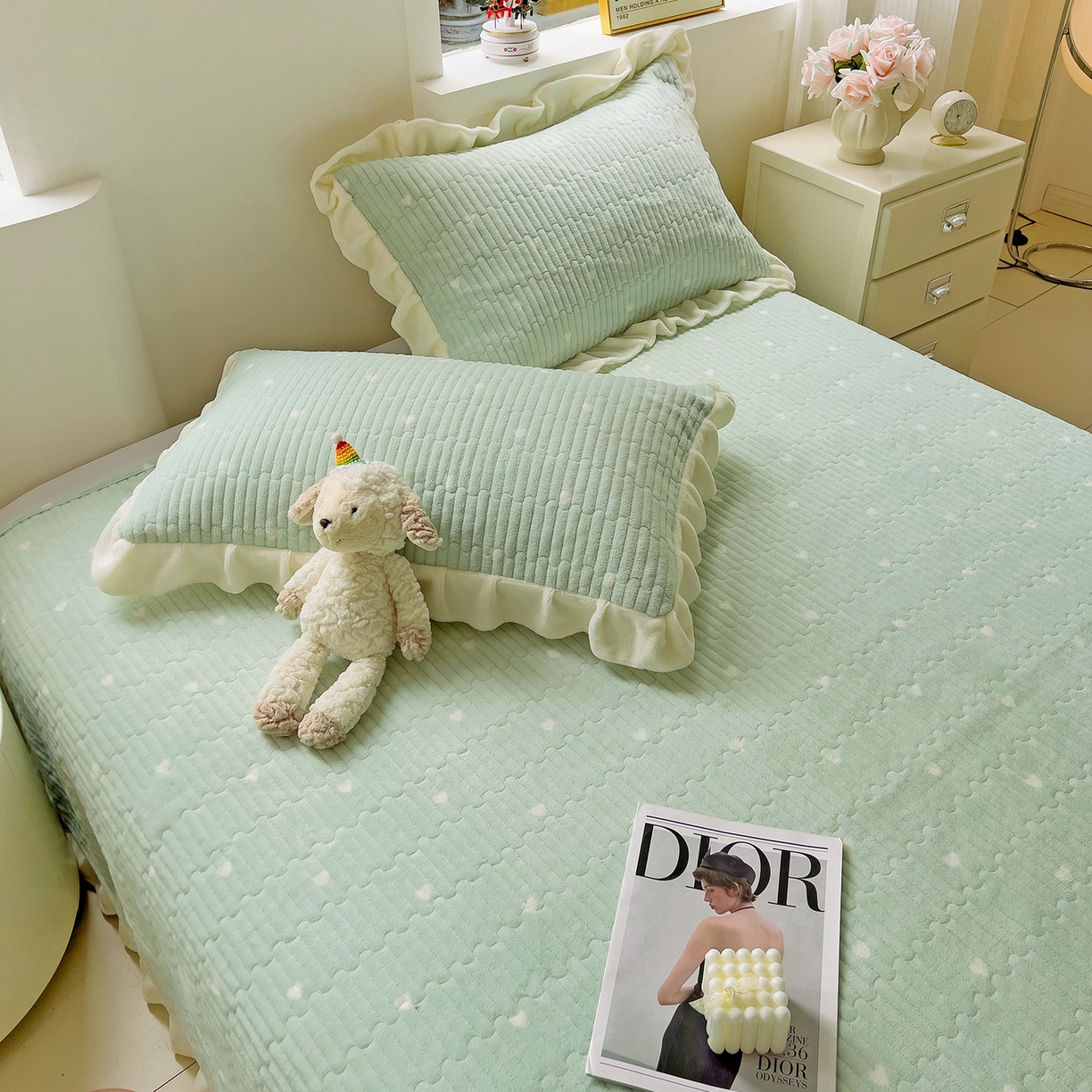 91家纺网 家纺一手货源 找家纺 漫时光 2025新款加厚牛奶绒花边床盖单品床盖床盖单件 爱心-浅绿