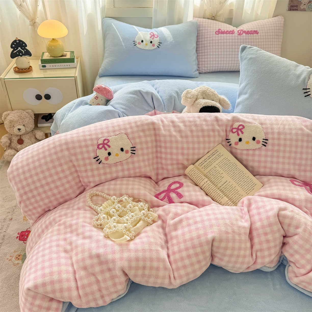 91家纺网 家纺一手货源 找家纺 （总）灰鲸 2025新款牛奶绒毛巾绣套件-猫咪蝴蝶结