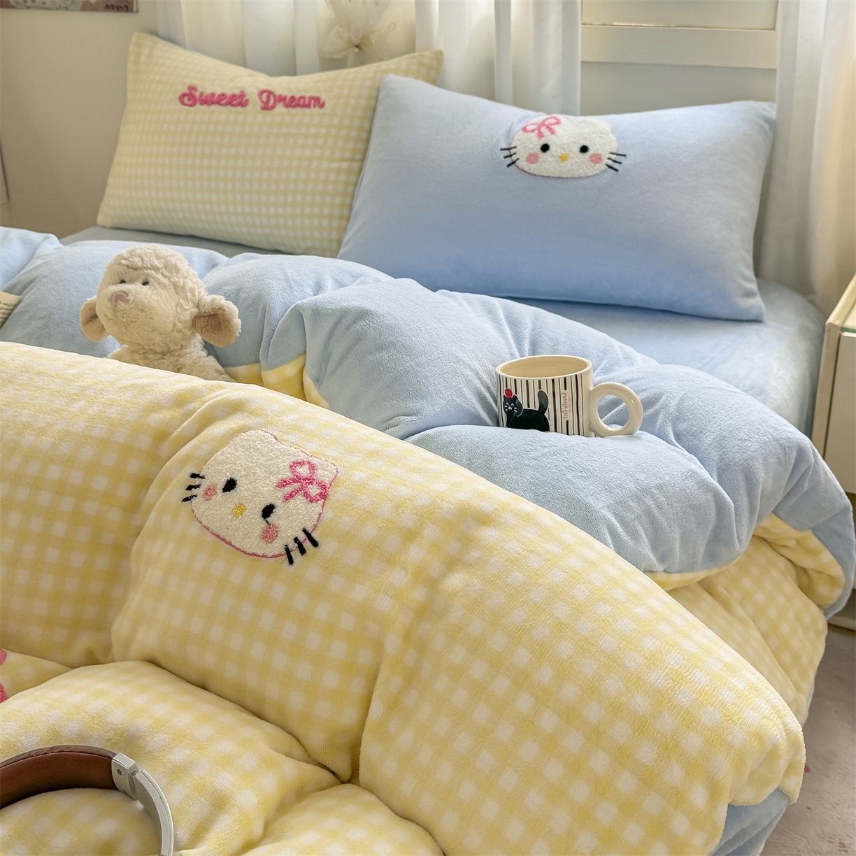 91家纺网 家纺一手货源 找家纺 灰鲸 2025新款牛奶绒毛巾绣套件-猫咪蝴蝶结 猫咪蝴蝶结-黄格+繁星蓝