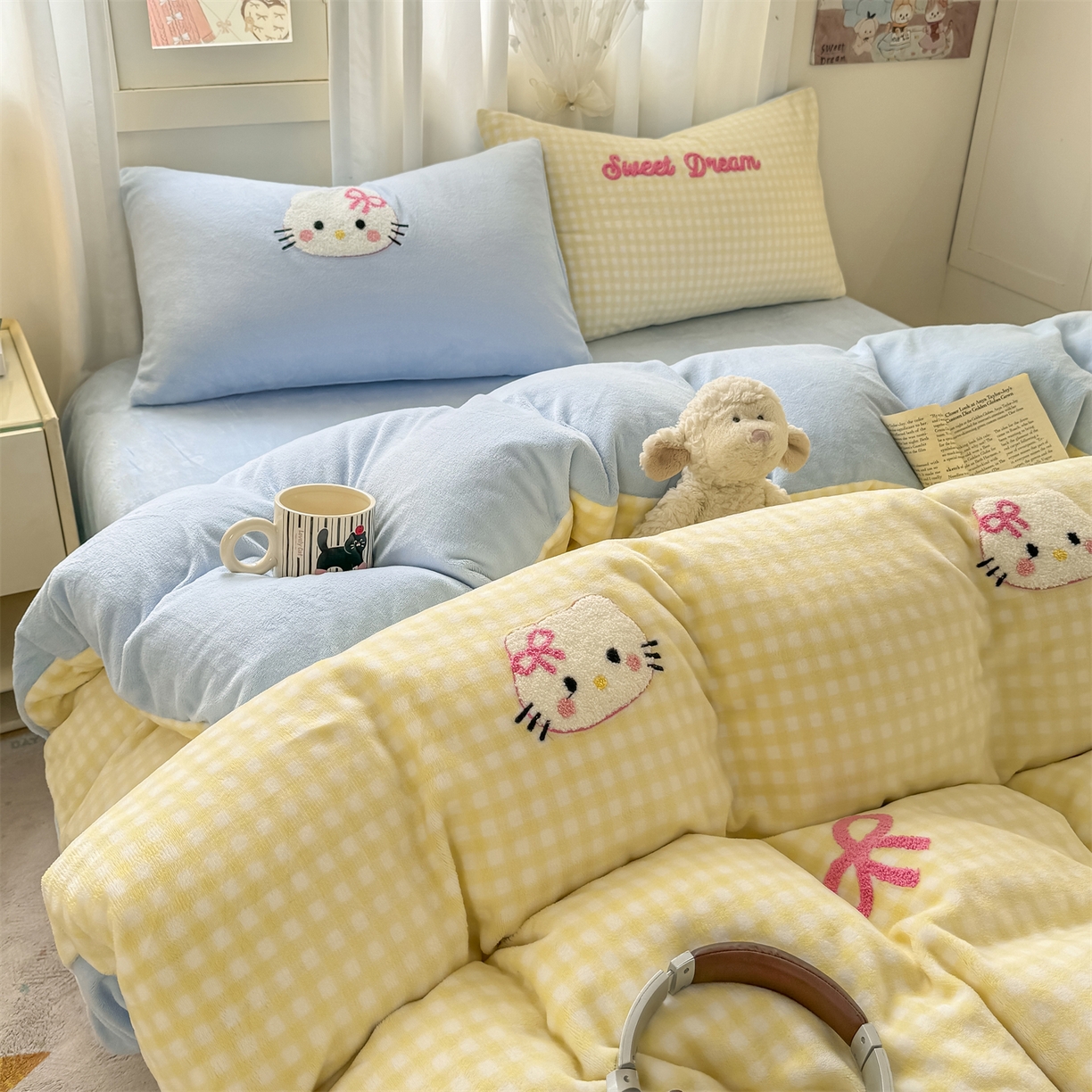 91家纺网 家纺一手货源 找家纺 灰鲸 2025新款牛奶绒毛巾绣套件-猫咪蝴蝶结 猫咪蝴蝶结-黄格+繁星蓝