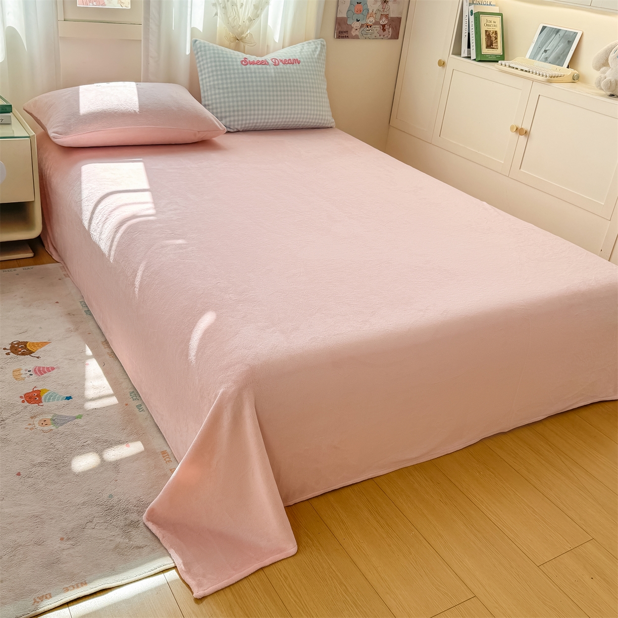 91家纺网 家纺一手货源 找家纺 灰鲸 2025新款牛奶绒毛巾绣套件-猫咪蝴蝶结 猫咪蝴蝶结-蓝格+露娜粉