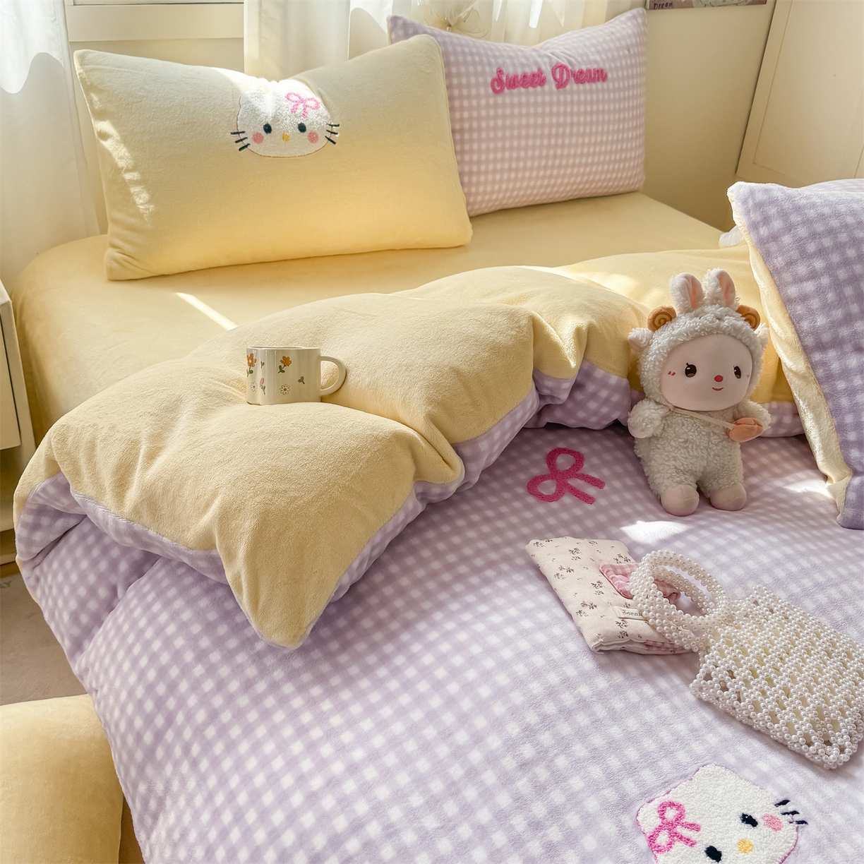 91家纺网 家纺一手货源 找家纺 灰鲸 2025新款牛奶绒毛巾绣套件-猫咪蝴蝶结 猫咪蝴蝶结-紫格+奶油黄