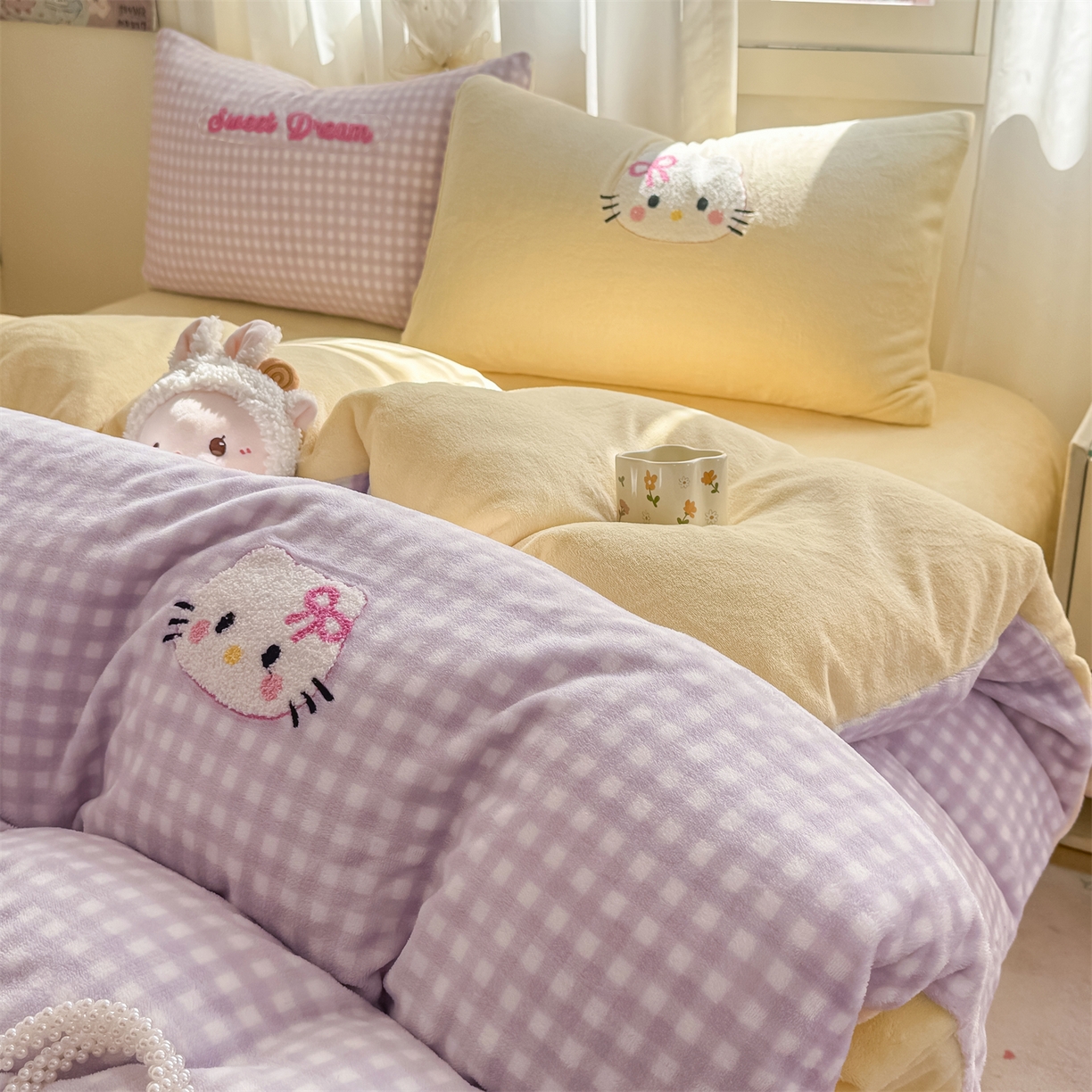 91家纺网 家纺一手货源 找家纺 灰鲸 2025新款牛奶绒毛巾绣套件-猫咪蝴蝶结 猫咪蝴蝶结-紫格+奶油黄